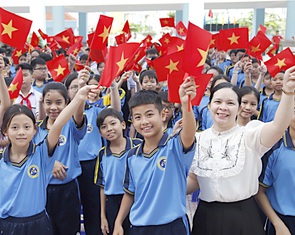 Bộ trưởng Bộ GD-ĐT Nguyễn Kim Sơn: Năm học mới bận rộn nhưng đầy niềm vui