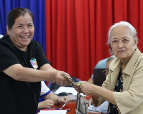 Đến nay người dân còn đăng ký nhận quà 100.000 đồng qua VNeID được không?