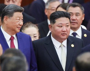Ông Kim Jong Un gây chú ý ở Bắc Kinh: Mercedes biển số đặc biệt và nơi lưu trú 'ẩn danh'