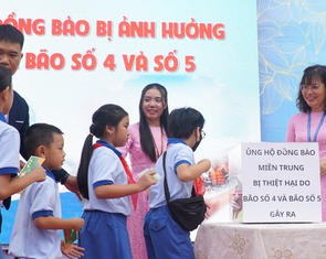 Sau lễ khai giảng 'không hoa', nhiều trường ở TP.HCM góp quỹ hỗ trợ đồng bào vùng lũ