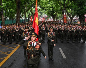 '79 khối diễu binh, diễu hành và khối 80 là khối Nhân dân'