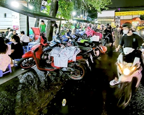 Không chỉ 'đẩy đuổi' người buôn bán lấn chiếm vỉa hè, cần chỗ buôn bán hợp pháp