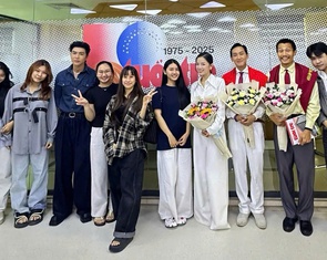 Học kỹ năng phỏng vấn, sinh viên 'vỡ òa' khi được giao lưu cùng đoàn làm phim Mưa đỏ