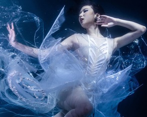 Nghẹt thở màn chụp ảnh dưới làn nước sâu hơn 3m tại Vietnam’s Next Top Model