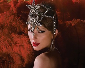 500 siêu thị ở Mỹ mở bán album The life of a showgirl của Taylor Swift lúc nửa đêm