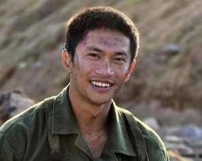Tên phim Mưa đỏ hiện lên cuối phim mang theo ẩn ý