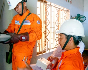 EVN giải thích nguyên nhân gây lỗ 44.000 tỉ đồng, giá bán lẻ điện bán thấp hơn giá thành