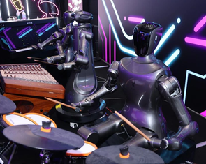 Ban nhạc robot Trung Quốc chạy sô Tết 'bở hơi tai'