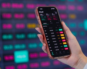 Tin tức sáng 13-1: Dự báo các nhóm cổ phiếu 'nóng' năm 2026; Đề xuất mở rộng nơi cấm hút thuốc lá