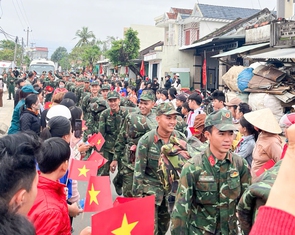 Người dân tâm lũ Hòa Thịnh hai lần khóc vì khổ đau lẫn hạnh phúc