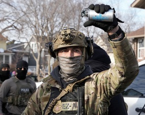 Hai bang Mỹ kiện chính phủ liên bang về chuyện nhập cư