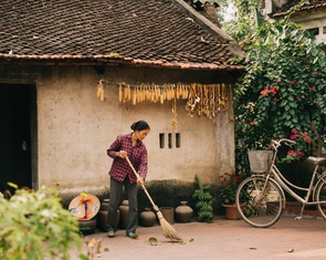Dưới gian bếp nhà