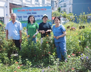 Biến nơi đổ rác bừa bãi thành mảng xanh tại khu dân cư ở TP.HCM