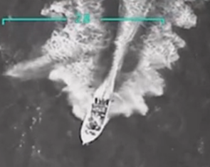 Mỹ dùng 'máy bay giả dân sự' tấn công tàu nghi buôn ma túy?