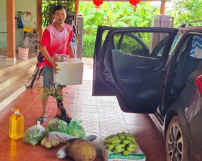 Tết bắt đầu từ những chuyến 'hàng ngoại'