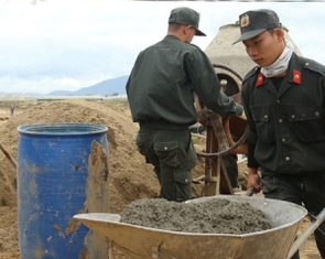 Lửa nhà dài ấm mãi tình đoàn kết