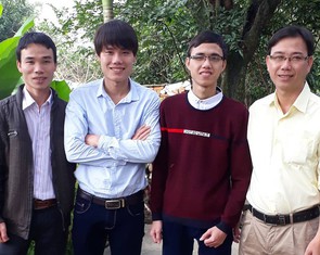 Căn buồng có cửa sổ nhìn ra chuồng trâu