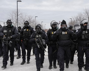 Ông Trump dọa dùng Đạo luật Chống nổi dậy, điều quân tới Minnesota trấn áp biểu tình