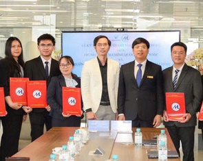 Biệt phái nhiều phó giáo sư, tiến sĩ đến làm việc tại Trung tâm Tài chính quốc tế TP.HCM