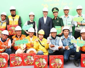 Trao quà Tết cho 2.000 công nhân làm dự án đón APEC 2027 ở Phú Quốc