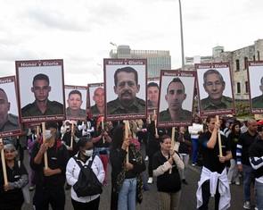 Chủ tịch Cuba xuống đường cùng tuần hành tưởng niệm 32 chiến sĩ hy sinh khi Mỹ tập kích Venezuela