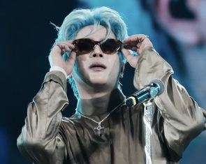 Khán giả khen HIEUTHUHAI hát live tốt, RHYDER chưa Tết mà tặng bánh chưng