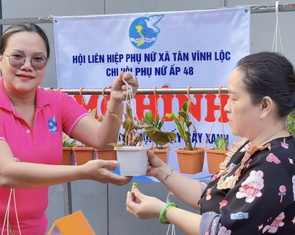 Đổi pin đã sử dụng lấy cây xanh, lan tỏa lối sống xanh ở Tân Vĩnh Lộc