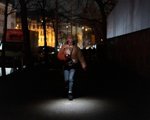 Sống trong bóng tối: 'Bình thường mới' của người dân Ukraine