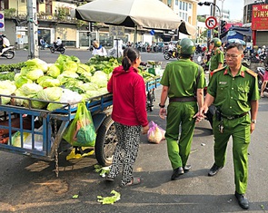 Lắp camera phạt nguội để kiểm soát lấn chiếm vỉa hè, lòng đường