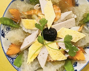 Canh bóng thả ngày Tết và bí quyết tẩy bóng bằng nước mắm với hạt tiêu