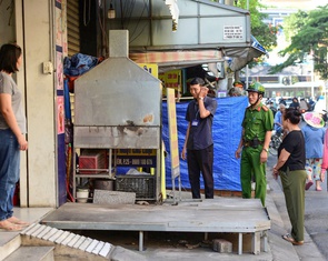 Lập lại trật tự vỉa hè phường Thạnh Mỹ Tây: Không cự cãi, người lấn chiếm tự tháo dỡ
