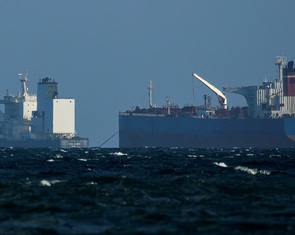 Hai tàu chở dầu Venezuela bị Mỹ bắt giữ bất ngờ xuất hiện gần Puerto Rico