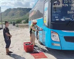 Phạt nặng 3 tài xế không bằng lái vẫn lái xe chạy trên cao tốc Phan Thiết - Vĩnh Hảo