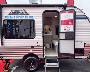 Nhà di động giá chỉ rẻ bằng nửa Toyota Vios, vẫn đủ tiện nghi nhưng nội thất 'mỏng manh'