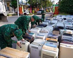 Bắt lô hàng lậu lớn là máy lọc không khí, máy lạnh được vận chuyển qua biên giới An Giang