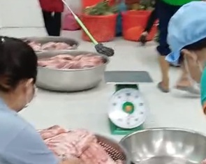 Làm rõ vụ thịt heo không tươi vào trường tiểu học ở TP.HCM
