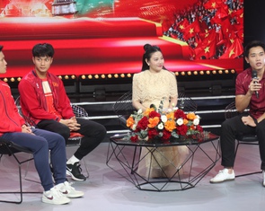 Cầu thủ U23 Việt Nam Đình Bắc, Văn Bình tiết lộ mẫu bạn gái