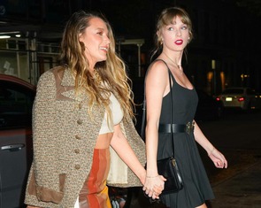 Taylor Swift cảm thấy 'bị xâm phạm đời tư' khi tin nhắn riêng được công khai