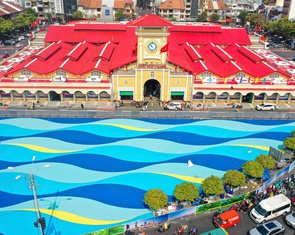 Công nhân xuyên đêm chỉnh trang, làm đẹp chợ Bến Thành, thương xá Tax, hồ Con Rùa