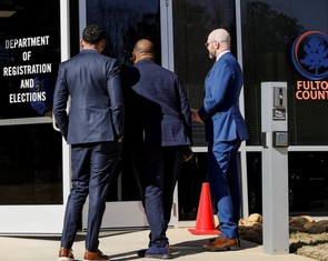 FBI bất ngờ đột kích văn phòng bầu cử bang Georgia, thu giữ hàng trăm thùng phiếu năm 2020