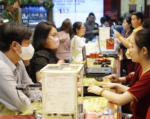 Giá vàng thế giới bất ngờ giảm 425 USD/ounce