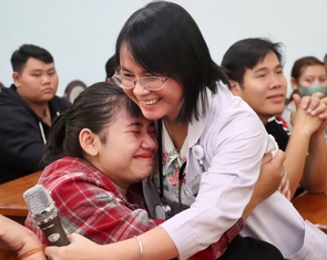 Ước mơ của Thúy mang mùa xuân đến với bệnh nhi ung thư tại TP.HCM