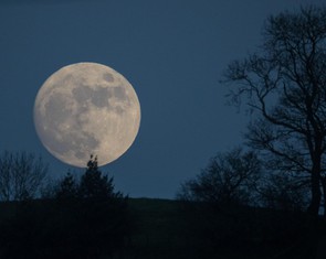 Siêu trăng Sói rực sáng bầu trời đêm nay, tại Việt Nam có thể xem trăng không cần thiết bị