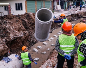 Công nhân 'đội' rét 13 độ hối hả thi công đường vành đai 1 xuyên ngày nghỉ lễ