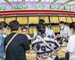 Vì sao giá vàng thế giới biến động mạnh?