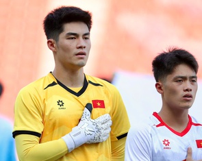 Vì sao cha mẹ cao chỉ hơn 1,6m, thủ môn Trung Kiên lại có thể cao đến 1,91m?