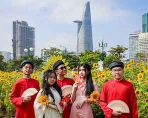 Bờ Thủ Thiêm sông Sài Gòn: Chuyển mình từ lau sậy đến đồng hướng dương và công trình hiện đại