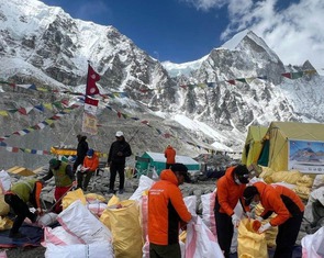 Dối trá ở nóc nhà thế giới: Everest ngập rác vì con người lách luật
