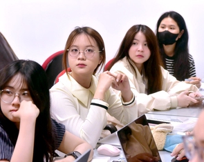 Báo Tuổi Trẻ mở 'đường vào truyền thông chuyên nghiệp' cho sinh viên Văn Lang