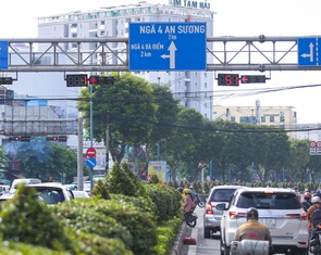 Cấm ô tô từ Trường Chinh vào Phạm Văn Bạch để lắp ống nước HDPE metro 2